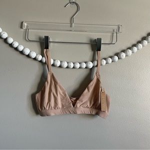 NWT! Skims Fits Everybody Triangle Bralette in the color Mica. *SHIPS SAME DAY*